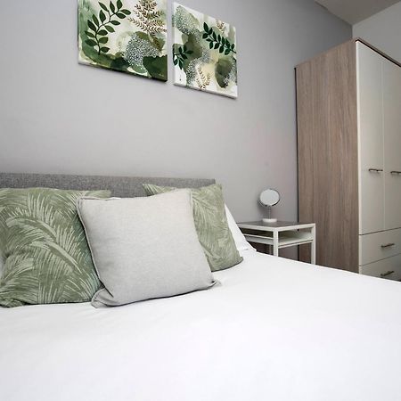 Quiet And Comfy House With 2 Bedrooms And 2 Bathrooms Super Fast Wifi And Crisp Hotel Standard White Linen Hosted By Our Home Short Stays Darlington  Luaran gambar