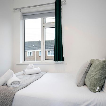 Quiet And Comfy House With 2 Bedrooms And 2 Bathrooms Super Fast Wifi And Crisp Hotel Standard White Linen Hosted By Our Home Short Stays Darlington  Luaran gambar