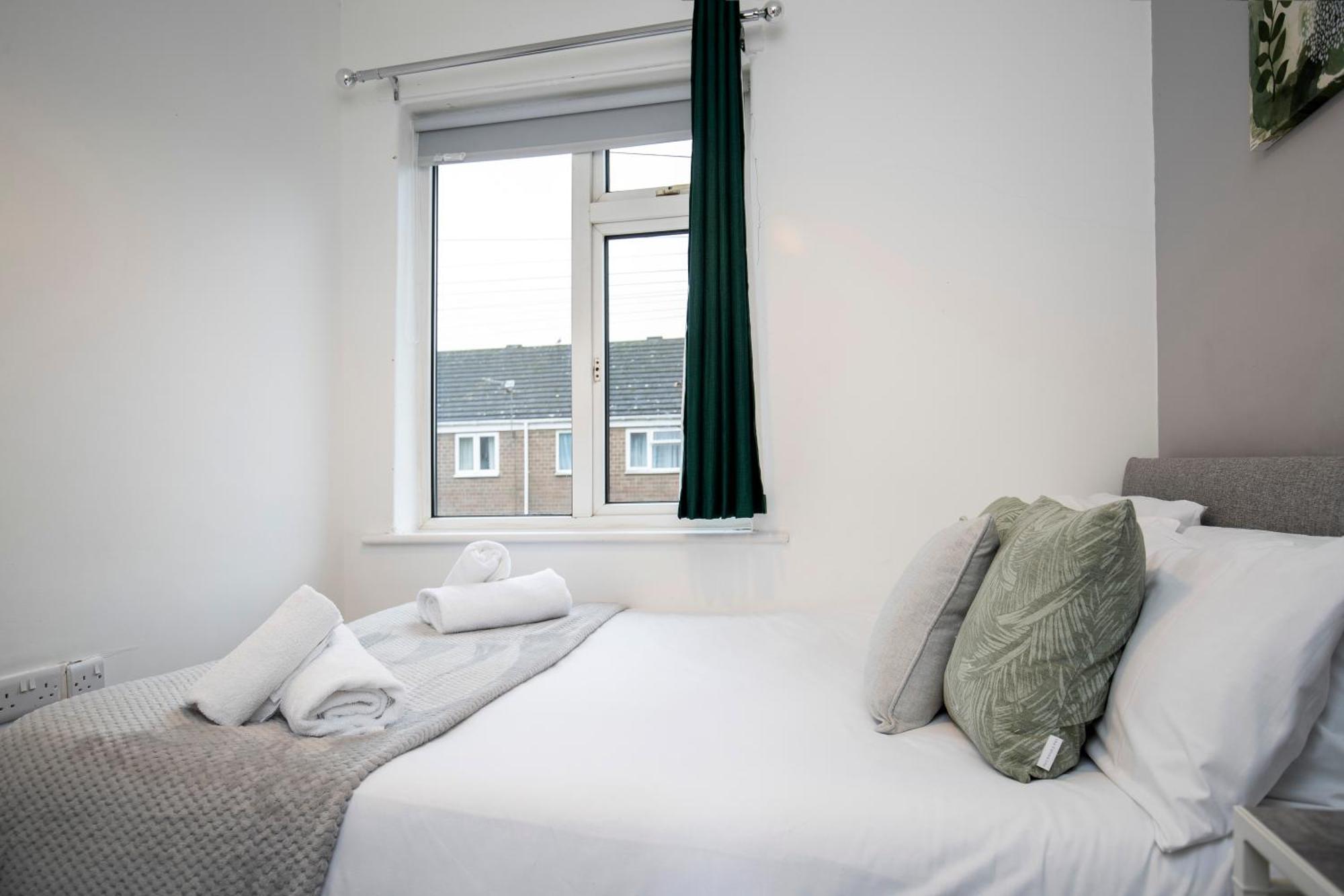 Quiet And Comfy House With 2 Bedrooms And 2 Bathrooms Super Fast Wifi And Crisp Hotel Standard White Linen Hosted By Our Home Short Stays Darlington  Luaran gambar