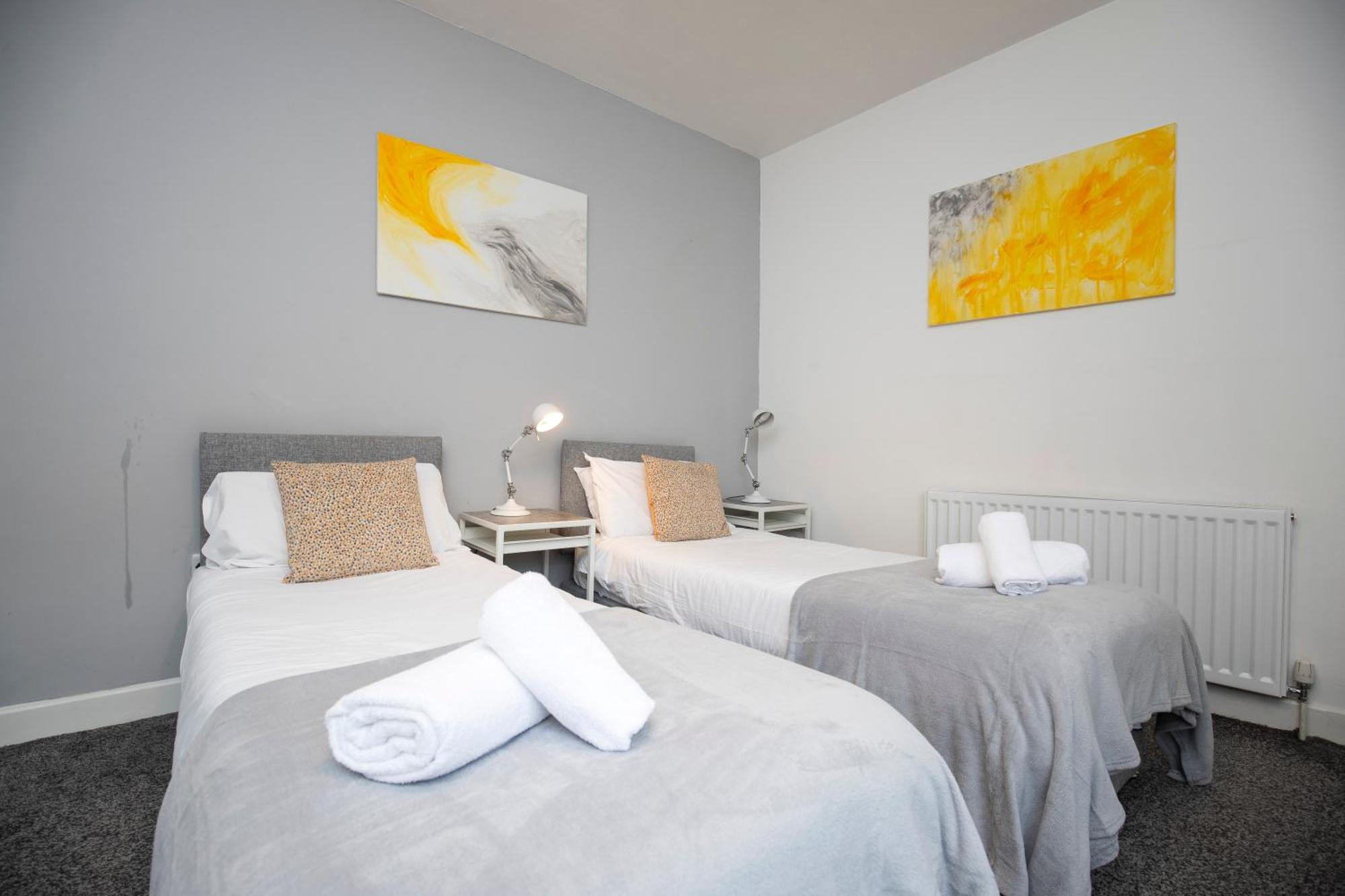 Quiet And Comfy House With 2 Bedrooms And 2 Bathrooms Super Fast Wifi And Crisp Hotel Standard White Linen Hosted By Our Home Short Stays Darlington  Luaran gambar