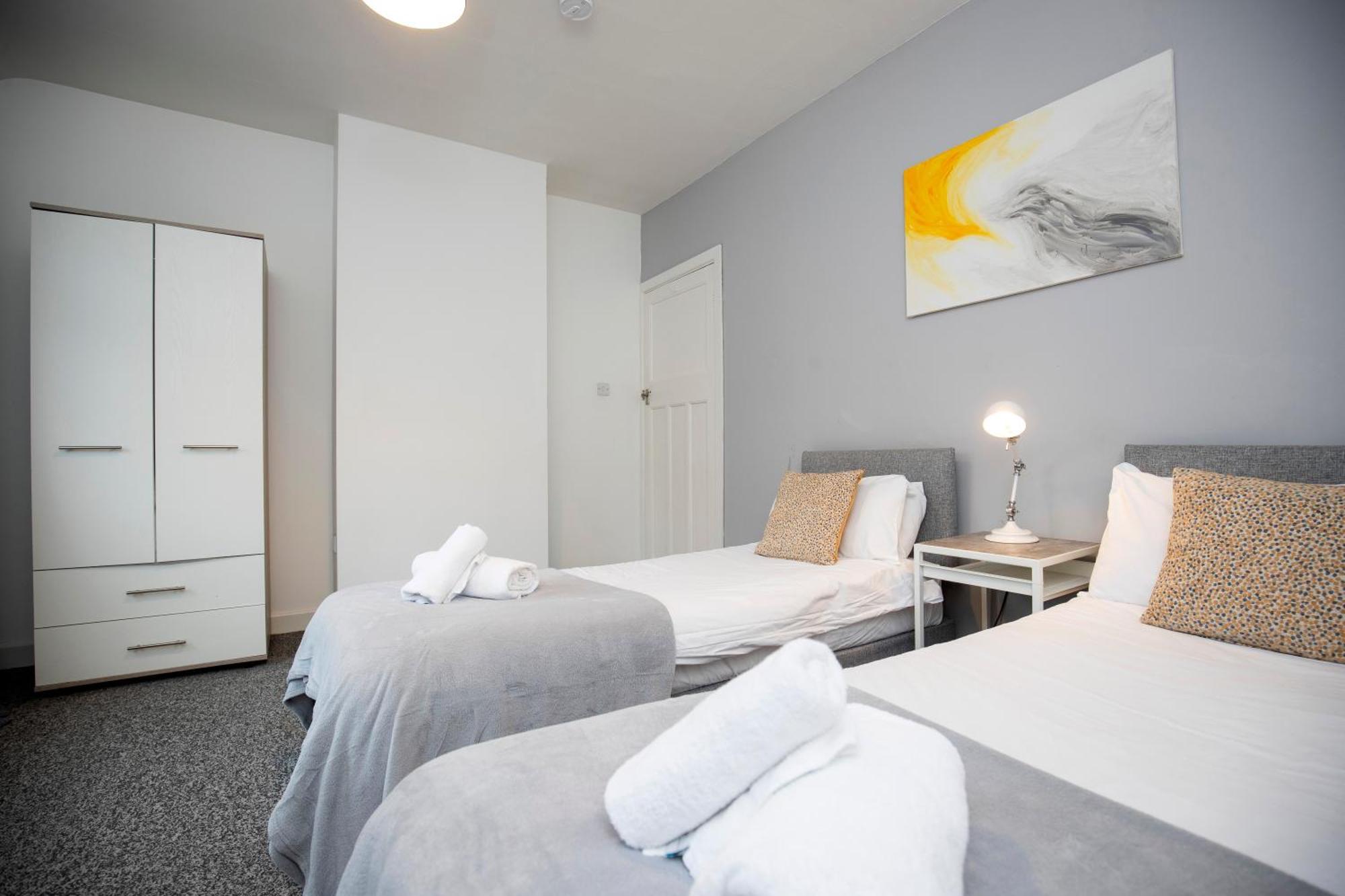 Quiet And Comfy House With 2 Bedrooms And 2 Bathrooms Super Fast Wifi And Crisp Hotel Standard White Linen Hosted By Our Home Short Stays Darlington  Luaran gambar