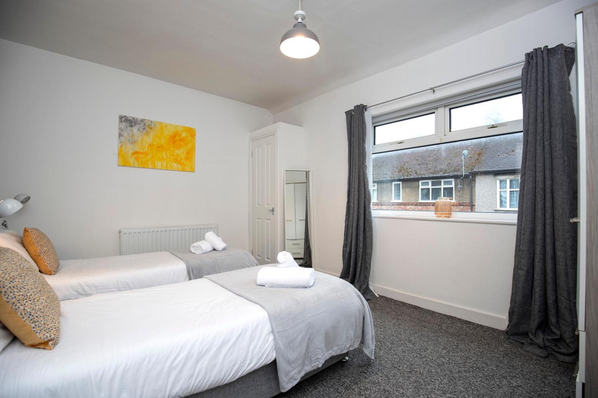 Quiet And Comfy House With 2 Bedrooms And 2 Bathrooms Super Fast Wifi And Crisp Hotel Standard White Linen Hosted By Our Home Short Stays Darlington  Luaran gambar