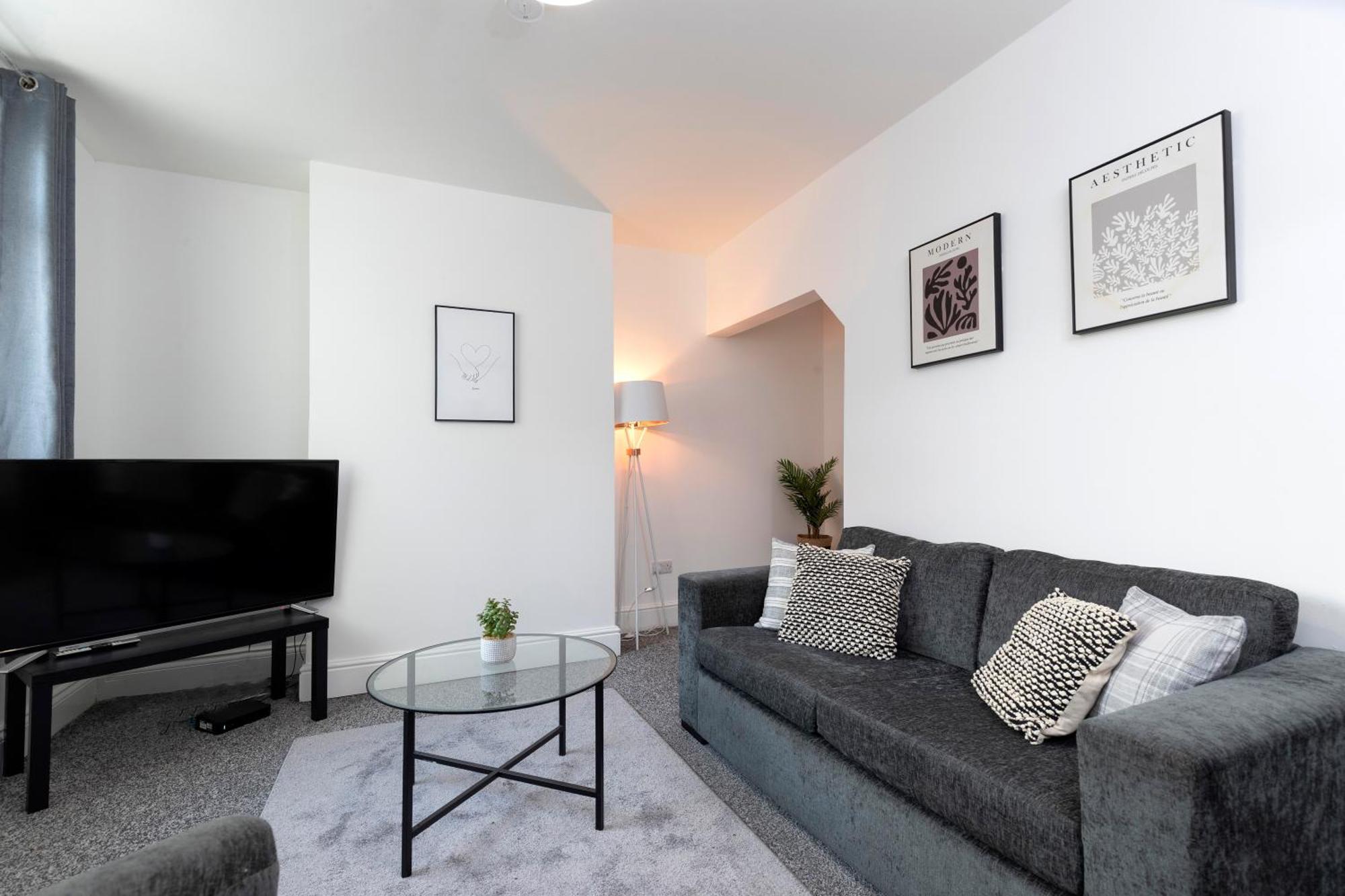 Quiet And Comfy House With 2 Bedrooms And 2 Bathrooms Super Fast Wifi And Crisp Hotel Standard White Linen Hosted By Our Home Short Stays Darlington  Luaran gambar
