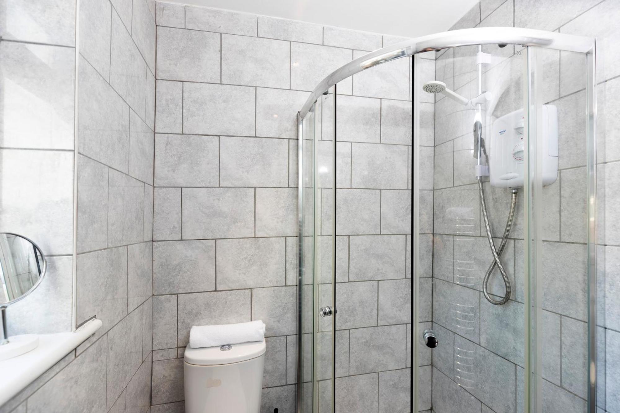 Quiet And Comfy House With 2 Bedrooms And 2 Bathrooms Super Fast Wifi And Crisp Hotel Standard White Linen Hosted By Our Home Short Stays Darlington  Luaran gambar