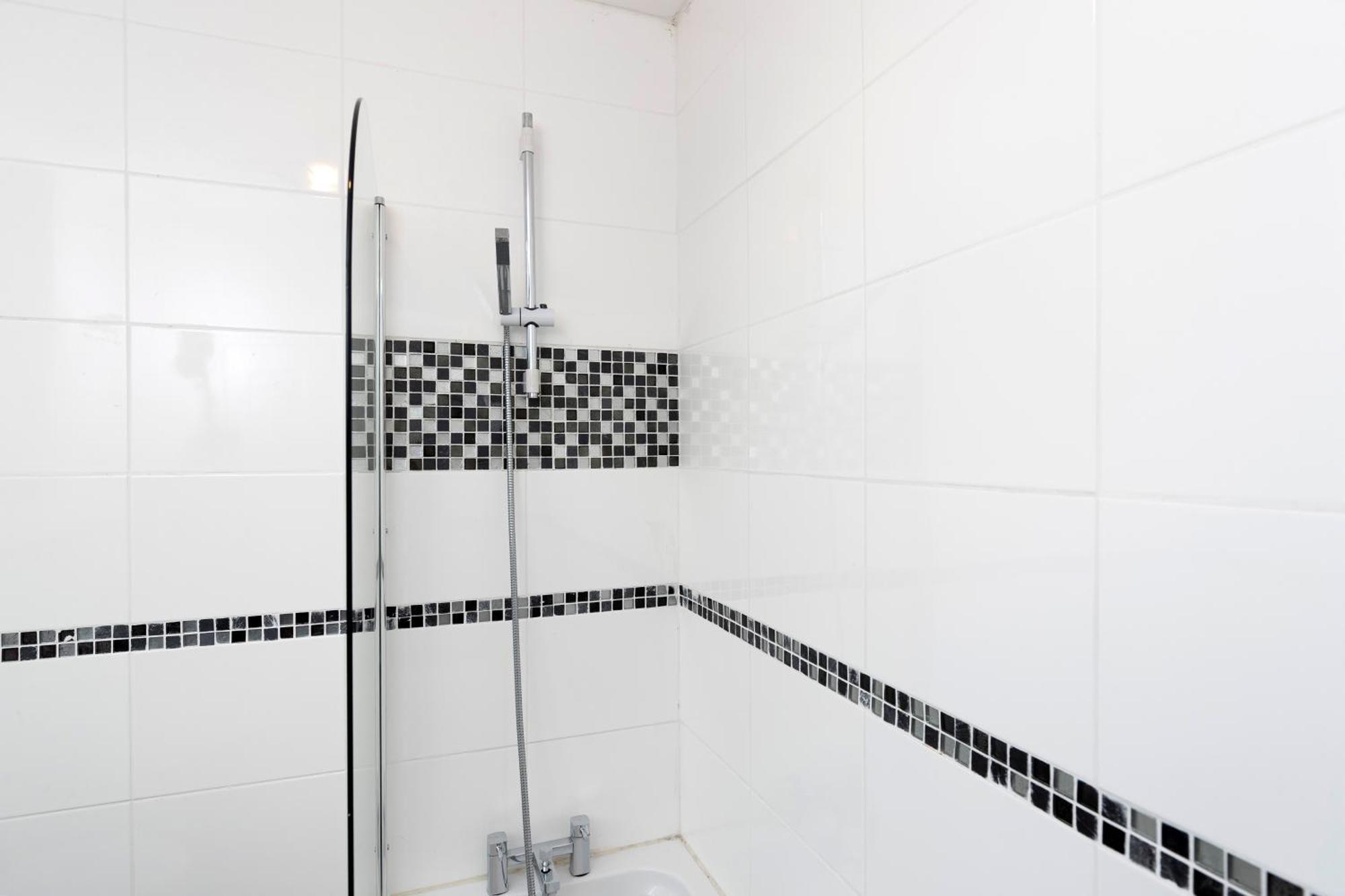 Quiet And Comfy House With 2 Bedrooms And 2 Bathrooms Super Fast Wifi And Crisp Hotel Standard White Linen Hosted By Our Home Short Stays Darlington  Luaran gambar