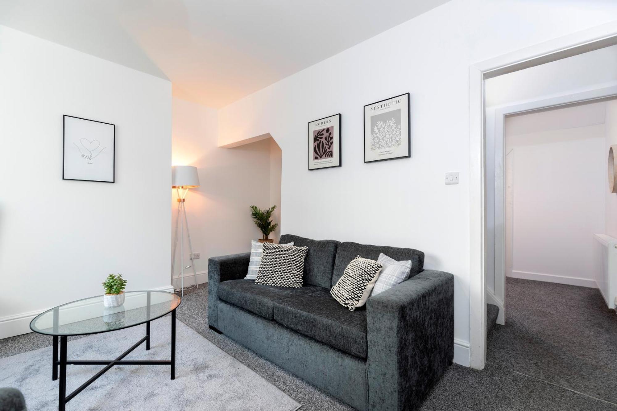 Quiet And Comfy House With 2 Bedrooms And 2 Bathrooms Super Fast Wifi And Crisp Hotel Standard White Linen Hosted By Our Home Short Stays Darlington  Luaran gambar