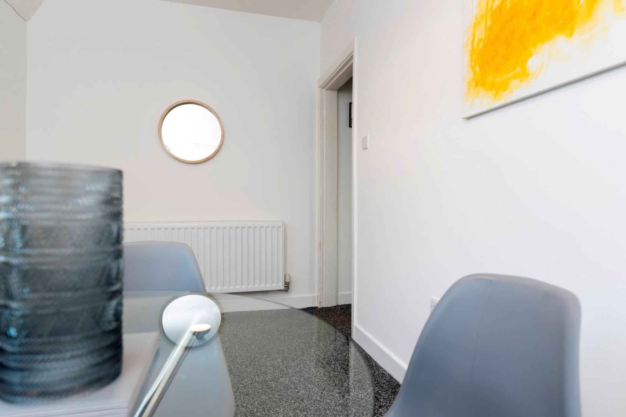 Quiet And Comfy House With 2 Bedrooms And 2 Bathrooms Super Fast Wifi And Crisp Hotel Standard White Linen Hosted By Our Home Short Stays Darlington  Luaran gambar