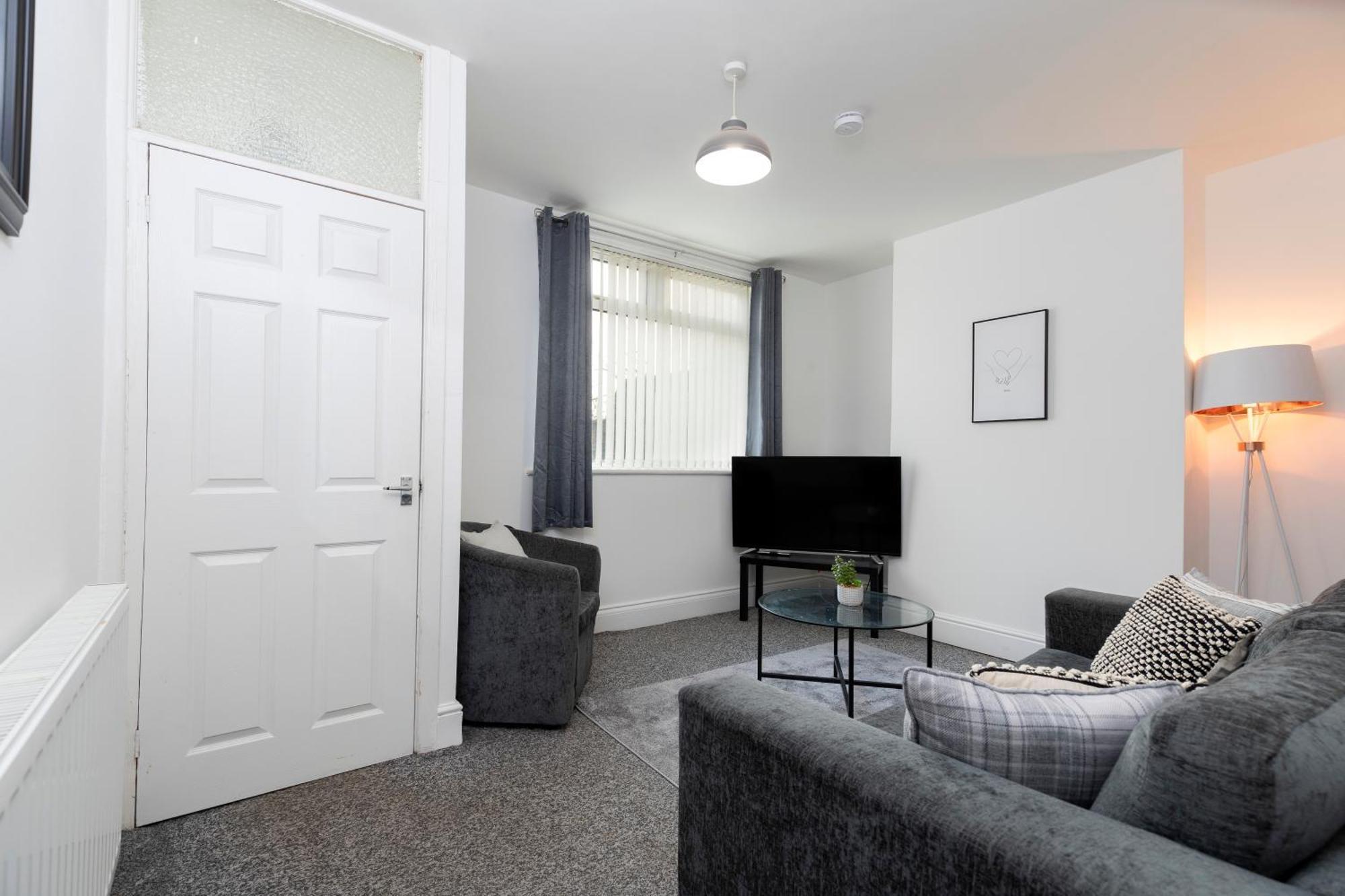 Quiet And Comfy House With 2 Bedrooms And 2 Bathrooms Super Fast Wifi And Crisp Hotel Standard White Linen Hosted By Our Home Short Stays Darlington  Luaran gambar