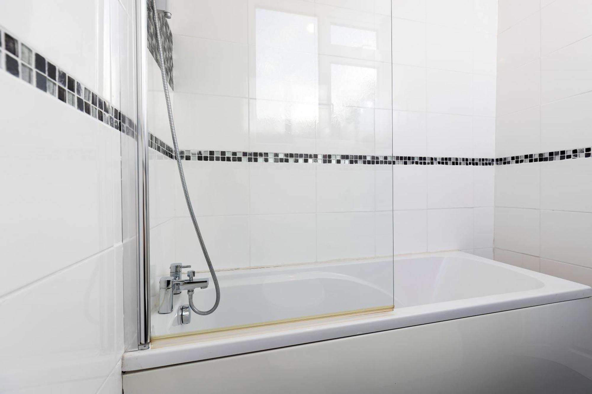Quiet And Comfy House With 2 Bedrooms And 2 Bathrooms Super Fast Wifi And Crisp Hotel Standard White Linen Hosted By Our Home Short Stays Darlington  Luaran gambar