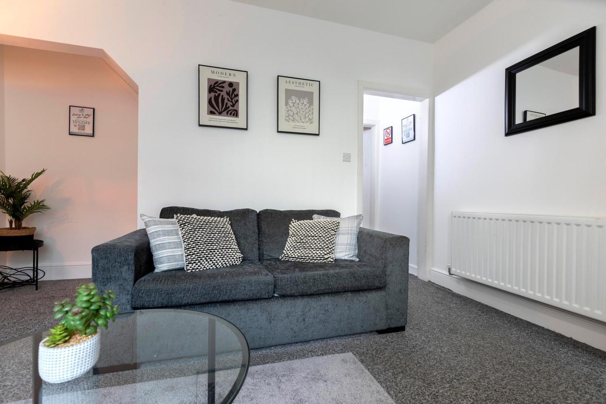 Quiet And Comfy House With 2 Bedrooms And 2 Bathrooms Super Fast Wifi And Crisp Hotel Standard White Linen Hosted By Our Home Short Stays Darlington  Luaran gambar