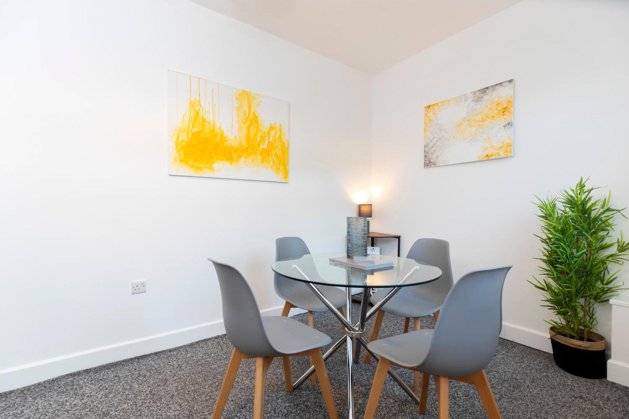 Quiet And Comfy House With 2 Bedrooms And 2 Bathrooms Super Fast Wifi And Crisp Hotel Standard White Linen Hosted By Our Home Short Stays Darlington  Luaran gambar